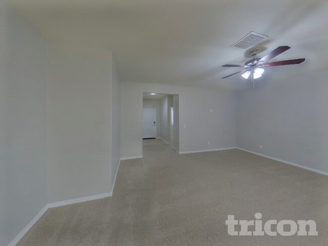 Foto del edificio - 40008 W Pryor Ln