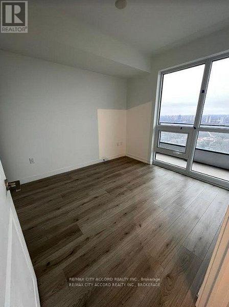 Photo du bâtiment - 395 Bloor St E