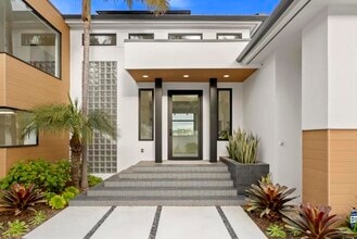 Building Photo - 318 S Nardo Ave