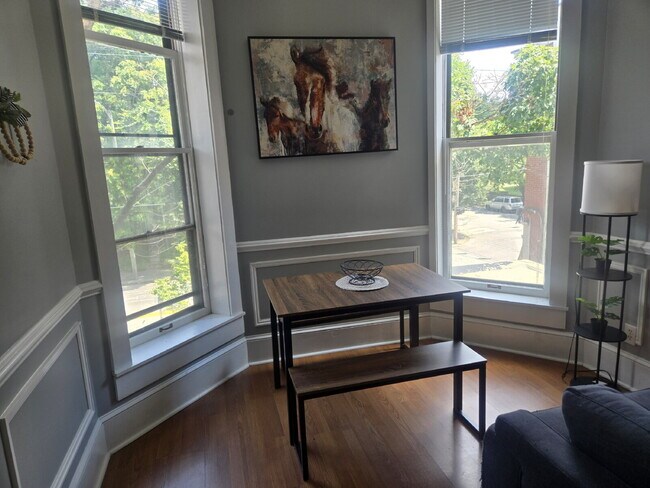 Foto del edificio - "2-Bed, 1-Bath apartment at South Brook Street, Louisville!"
