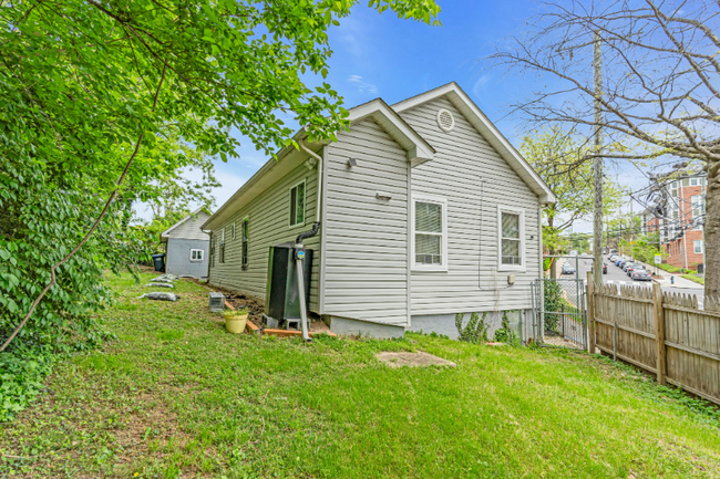 Building Photo - 2407 Pomeroy Rd SE
