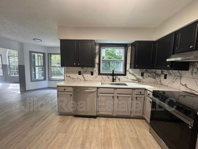 Foto del edificio - 63 Lakeview Ln