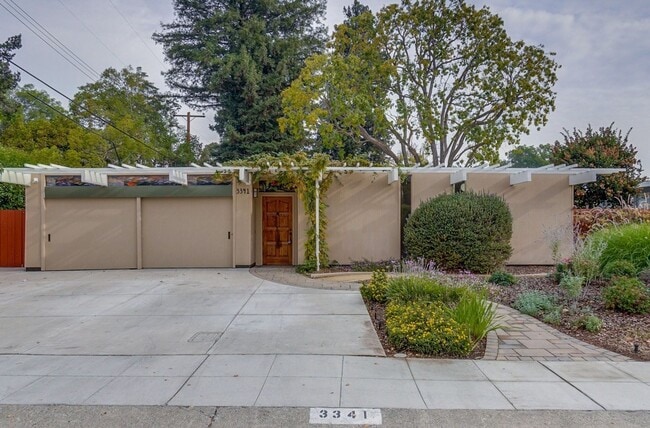 Building Photo - Updated 4 bed 2 bath Atrium Eichler in Pal...