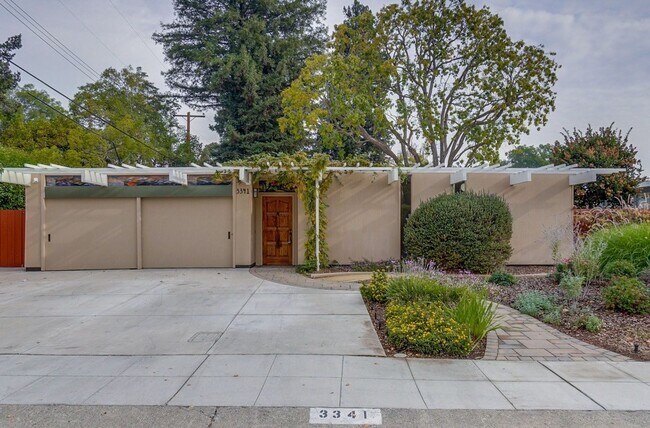 Foto del edificio - Updated 4 bed 2 bath Atrium Eichler in Pal...