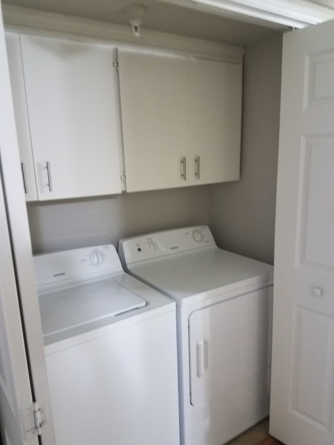 Conveniently located washer and dryer - Park Ridge Apartments