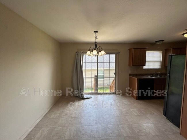 Building Photo - 1118 N Missouri Dr