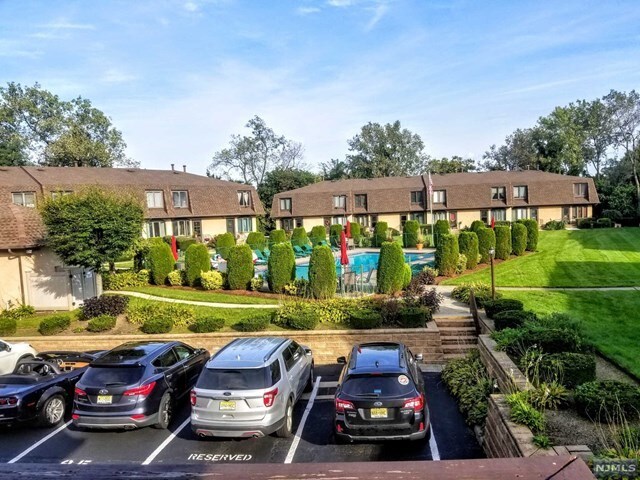 Foto del edificio - 24 River Rd