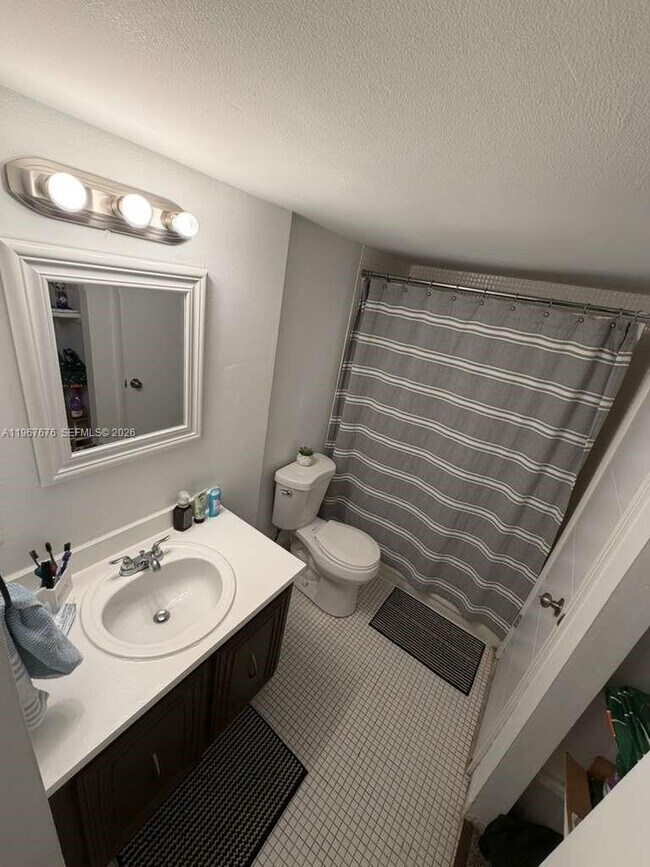 Foto del edificio - 488 NW 165th St