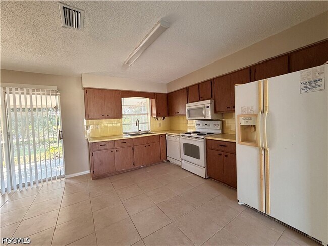 Building Photo - 18433 Iris Rd
