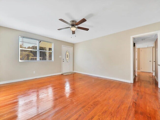 Foto del edificio - 6331 Pine Summit Dr