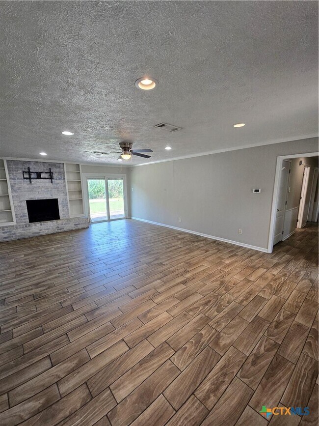 Building Photo - 205 E Cherokee Dr