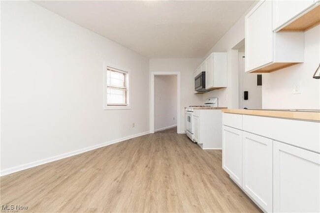 Foto del edificio - 3905 Woodbine Ave