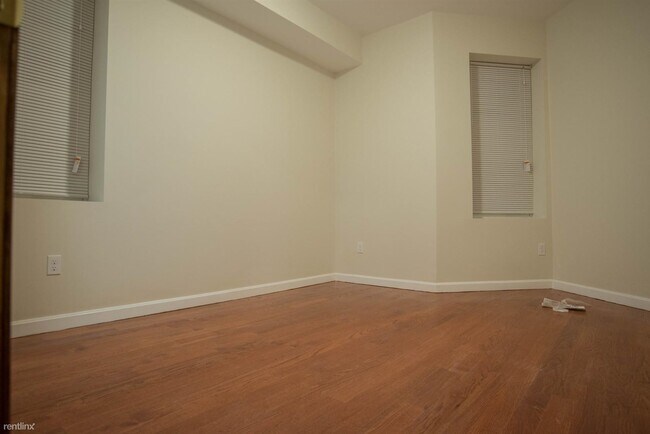 Building Photo - 2 br, 1 bath  - 411 Broadway # 3F