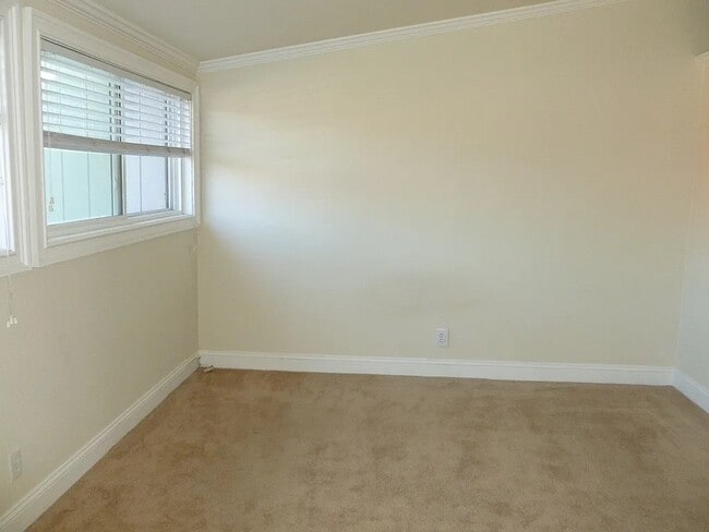 Building Photo - 1230 Manzano Way