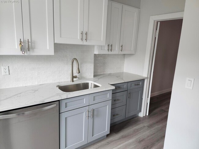 Foto del edificio - 68-46 Alderton St