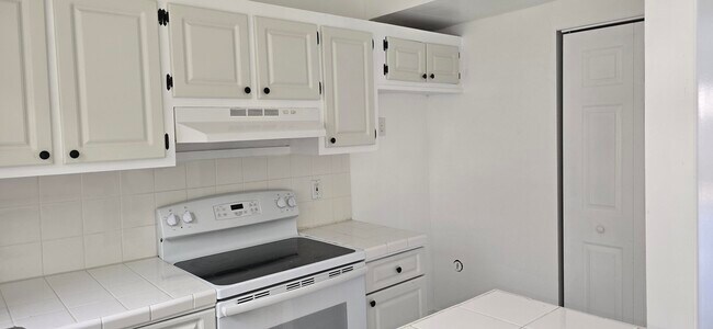 Building Photo - 2306 NW 52nd Ave