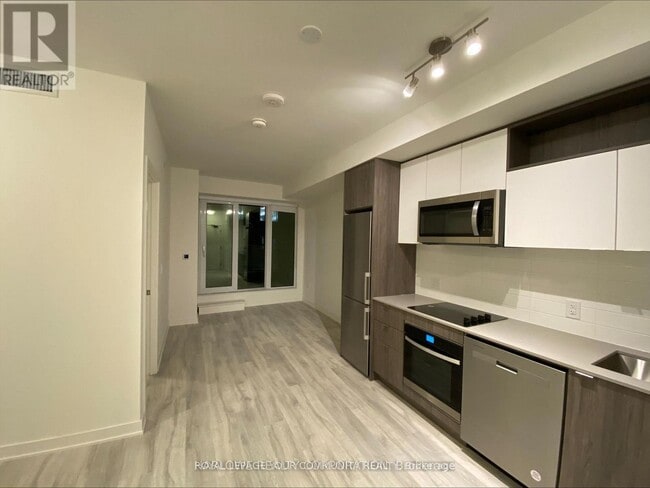Building Photo - 135 Lower Sherbourne St