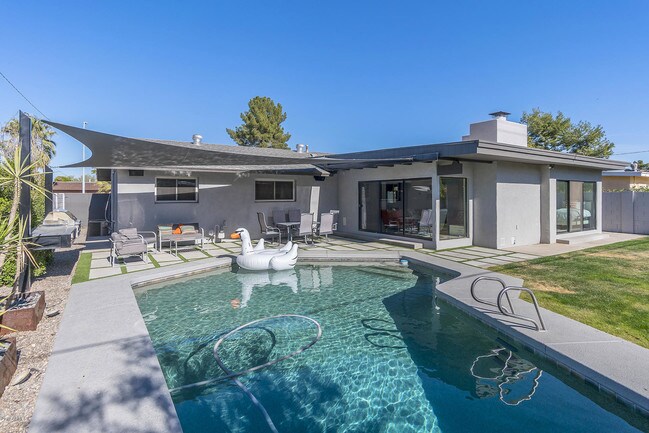 Foto del edificio - 8313 E Crestwood Way