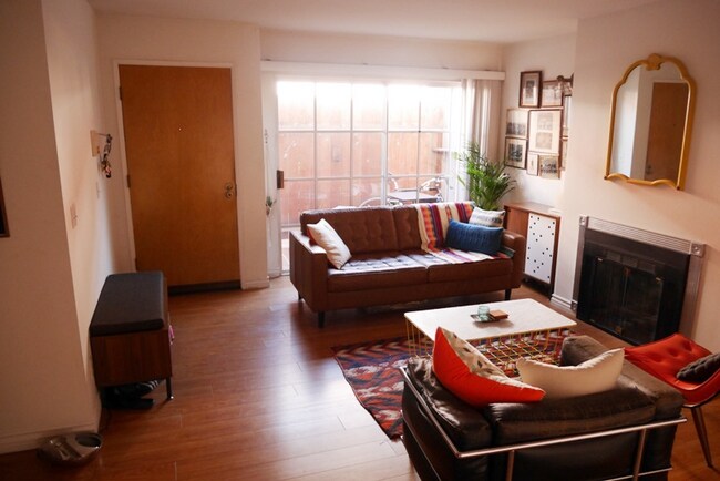 Foto del edificio - 143 S Hayworth Ave