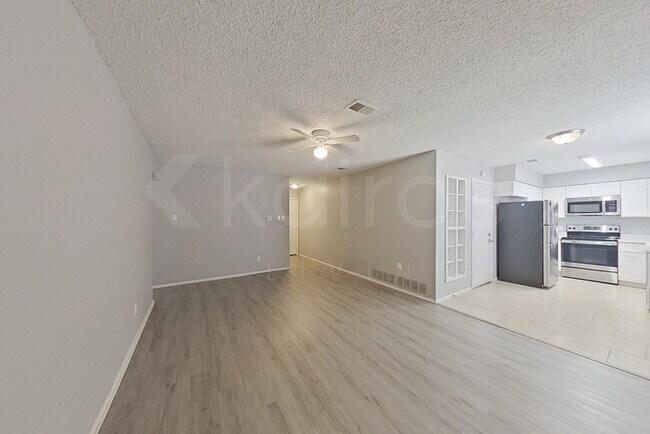 Foto del edificio - 1117 Saturn Dr