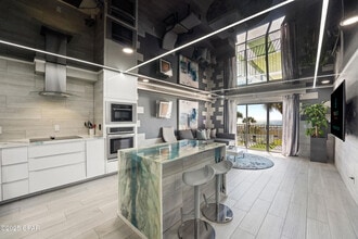 Building Photo - 8743 Thomas Dr