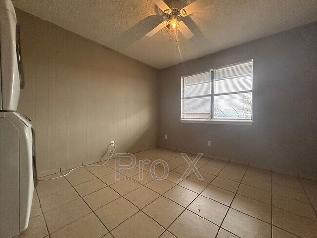 Building Photo - 1040 W Hendrix St