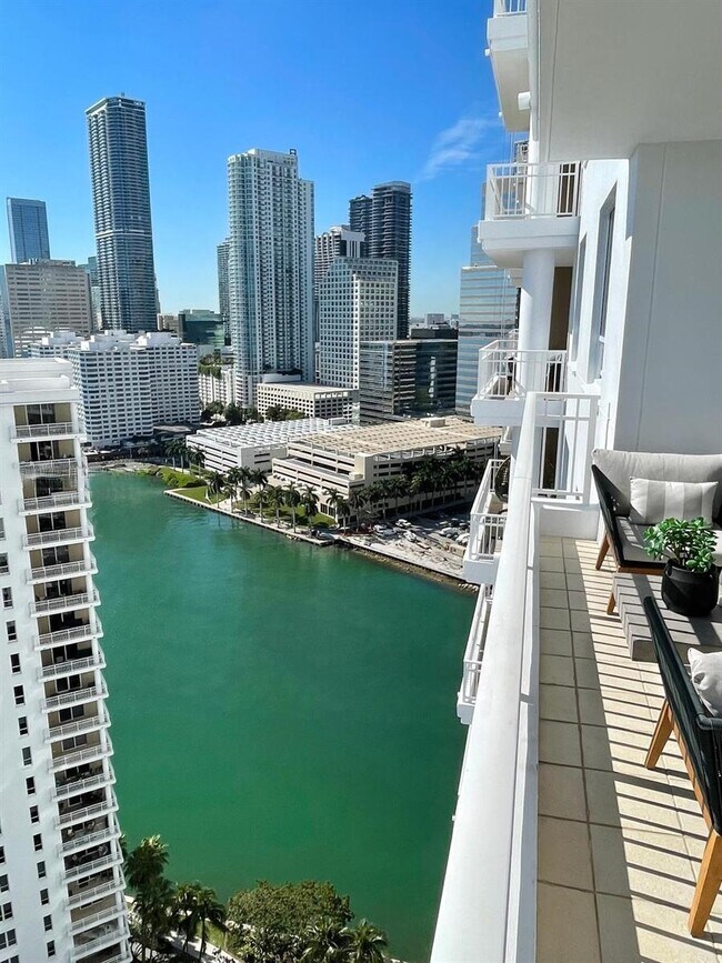 Building Photo - 801 Brickell Key Blvd