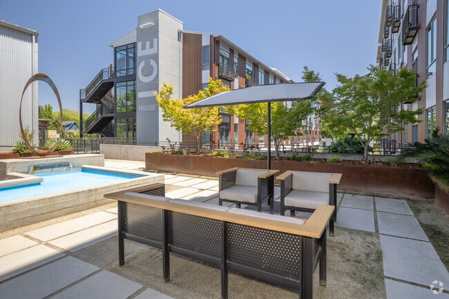 Building Photo - Ice House Midtown