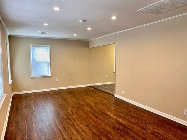 Foto del edificio - Remodeled Home In Patrick Henry/Edison School District!