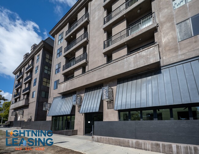 Foto del edificio - 8811 Burton Way