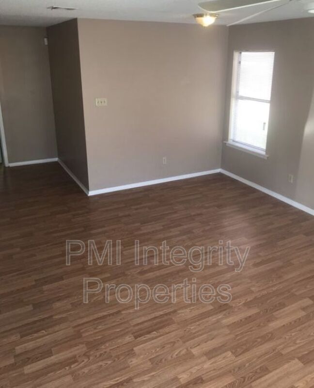 Building Photo - 110 Vieux Orleans Cir