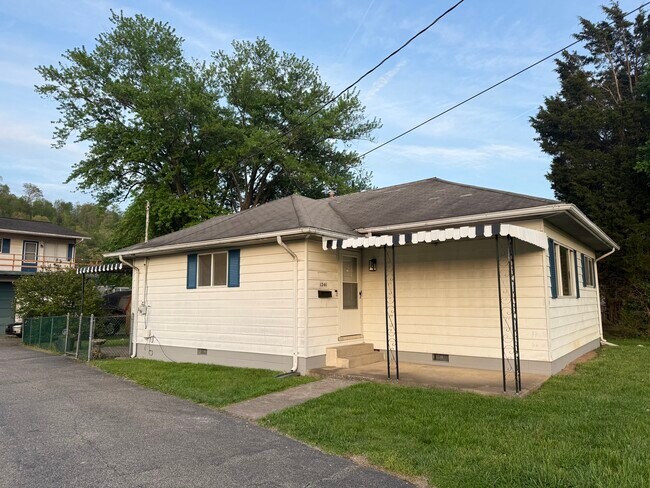 Casa (Frente) - 1241 Main Ave