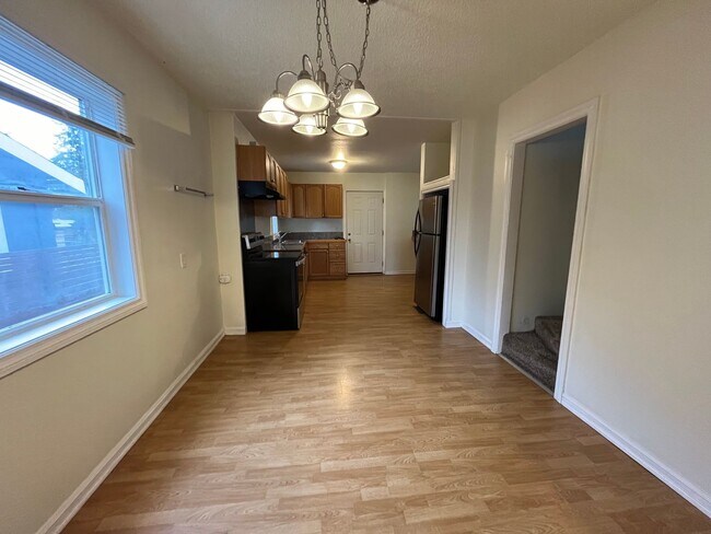 Building Photo - Spacious 4-bedroom House with Large Backyard