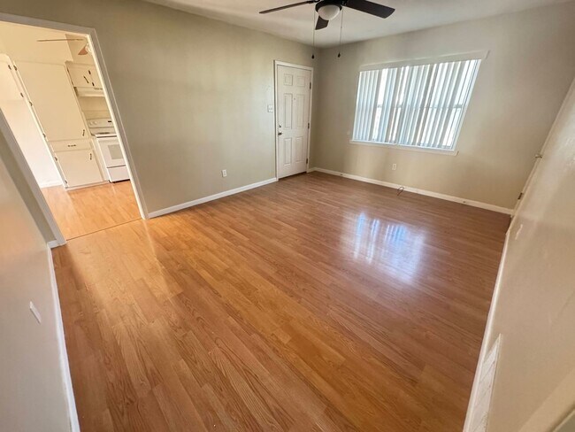 Foto del edificio - 2601 Live Oak Dr