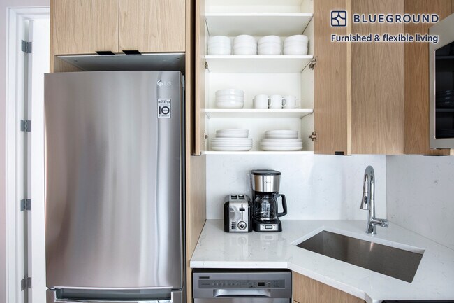 Building Photo - 170 1st Ave