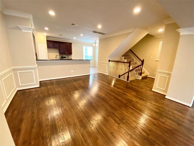 Building Photo - 3422 Skyline Village Dr