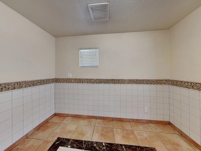 Building Photo - 3734 W Columbine Dr