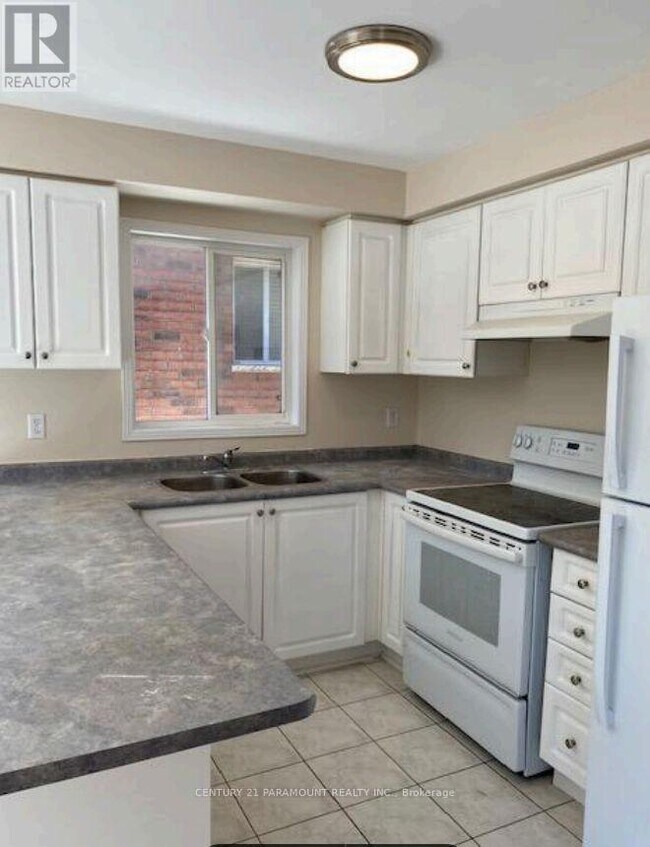 Building Photo - 23 Sunnybrook Crescent