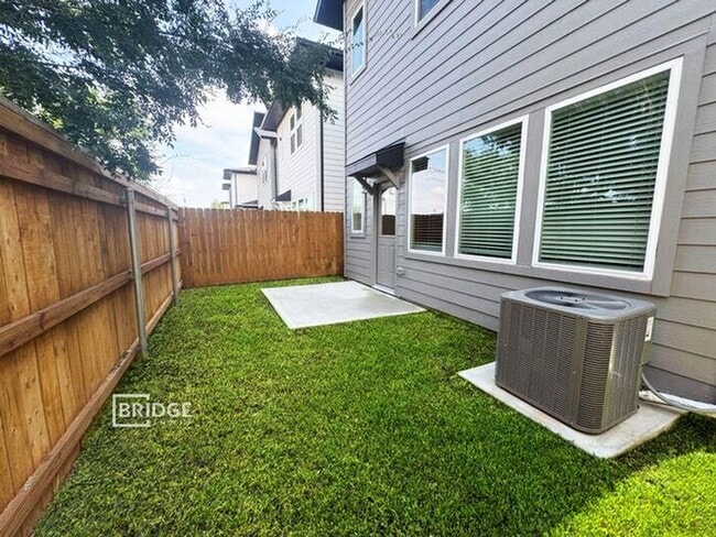 Building Photo - 33155 Oak Hts Pl