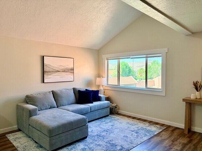 Foto del edificio - 860 S Village Rd