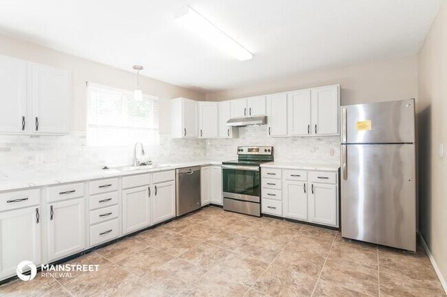Building Photo - 709 Fernwood Ter, Lake St Louis, MO 63367
