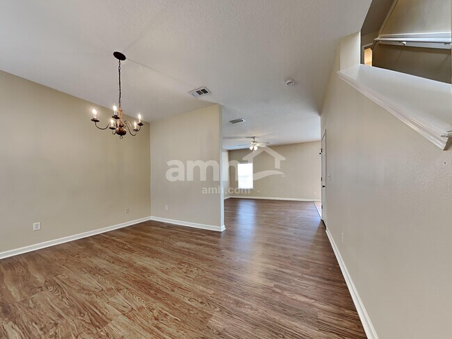 Foto del edificio - 7267 Rampart Ridge Cir S