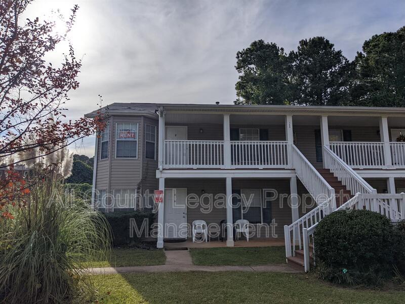 Primary Photo - 135 Cumberland Ct