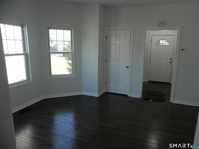 Foto del edificio - 10 Hawkins Ave