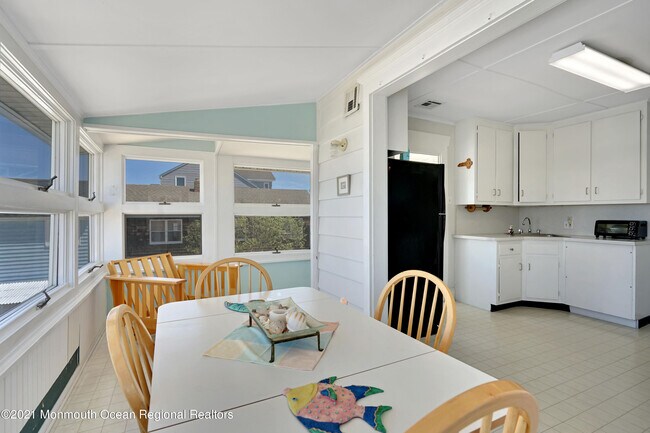 Building Photo - 292B N St