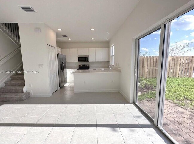 Foto del edificio - 12322 NW 23rd Ct