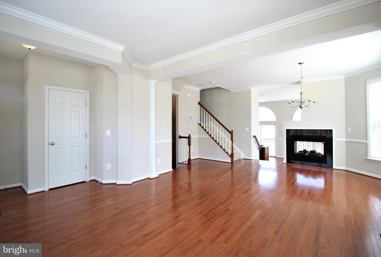 Primary Photo - 2424 Battery Hill Cir