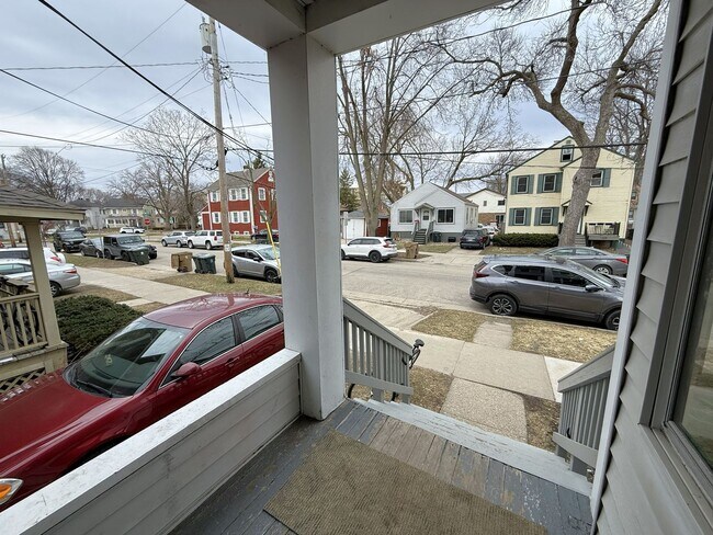 Building Photo - 1329 Milton St