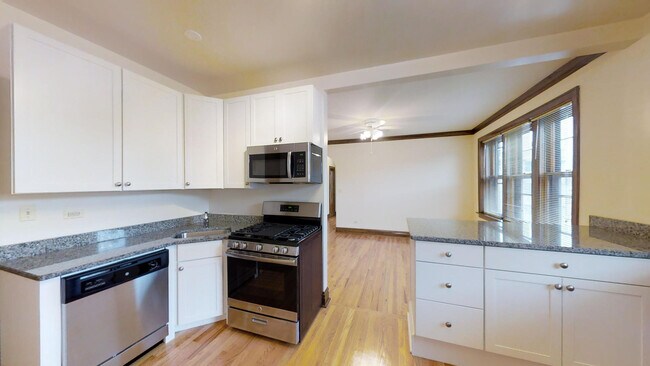 Building Photo - 3217 W Belle Plaine Ave