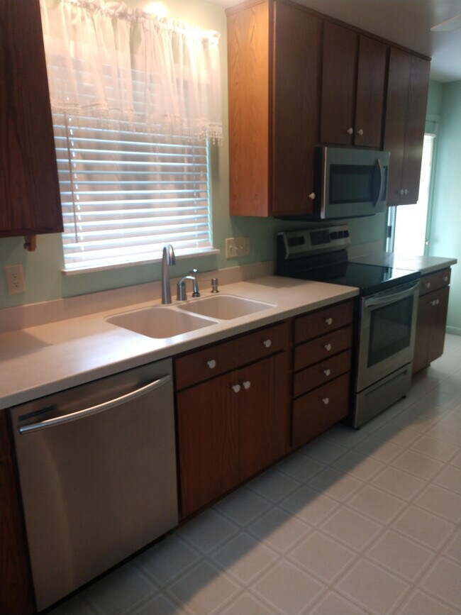 Foto del edificio - 3137 Compton Rd